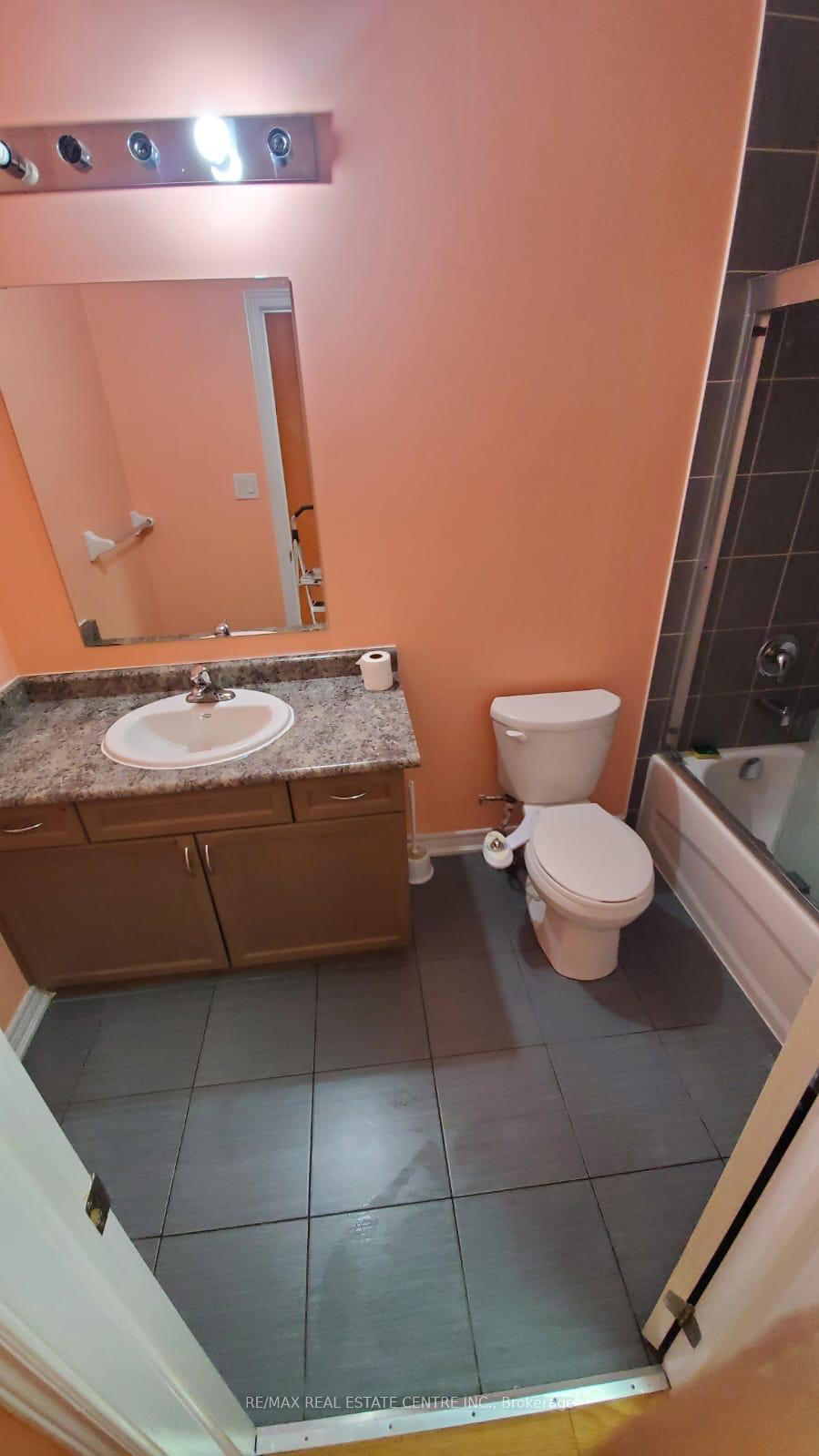 Photo 10 of 5 Vezna Crescent, Brampton, Credit Valley — HOMEH