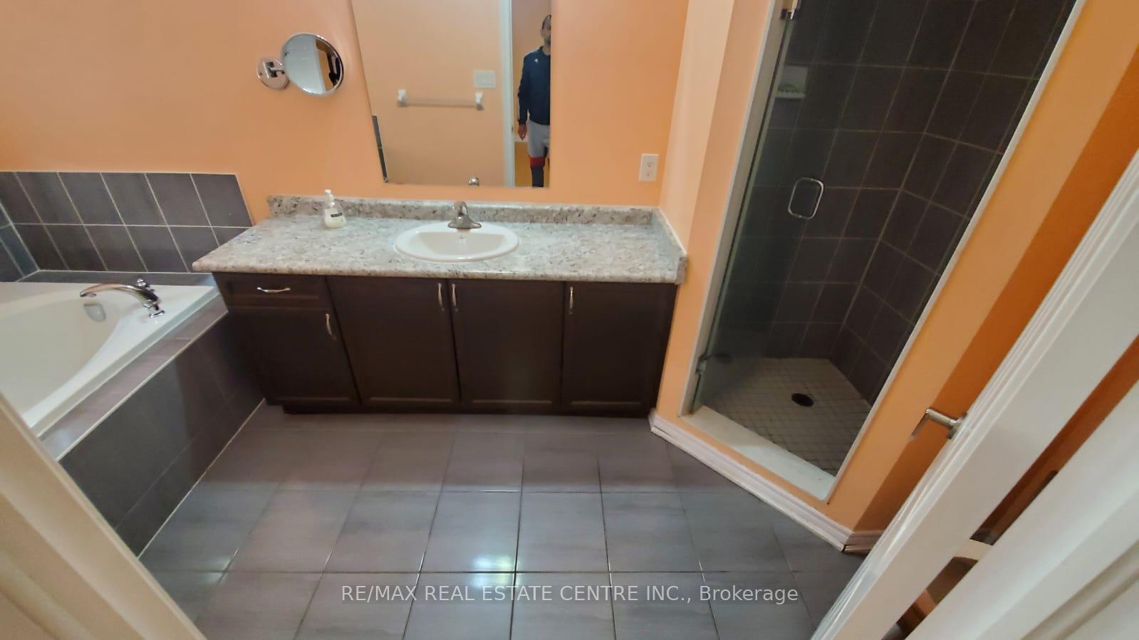 Photo 11 of 5 Vezna Crescent, Brampton, Credit Valley — HOMEH