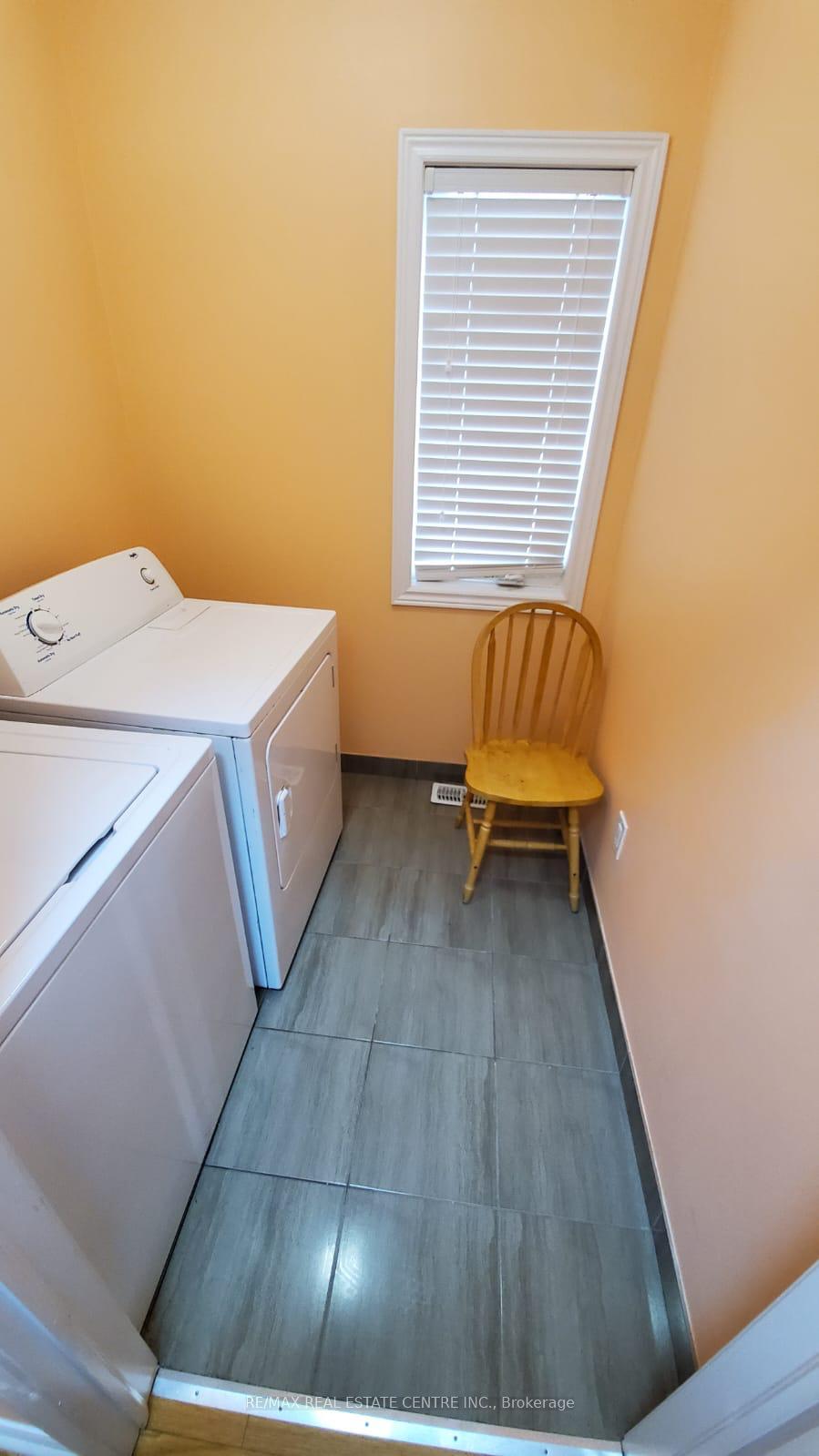 Photo 13 of 5 Vezna Crescent, Brampton, Credit Valley — HOMEH