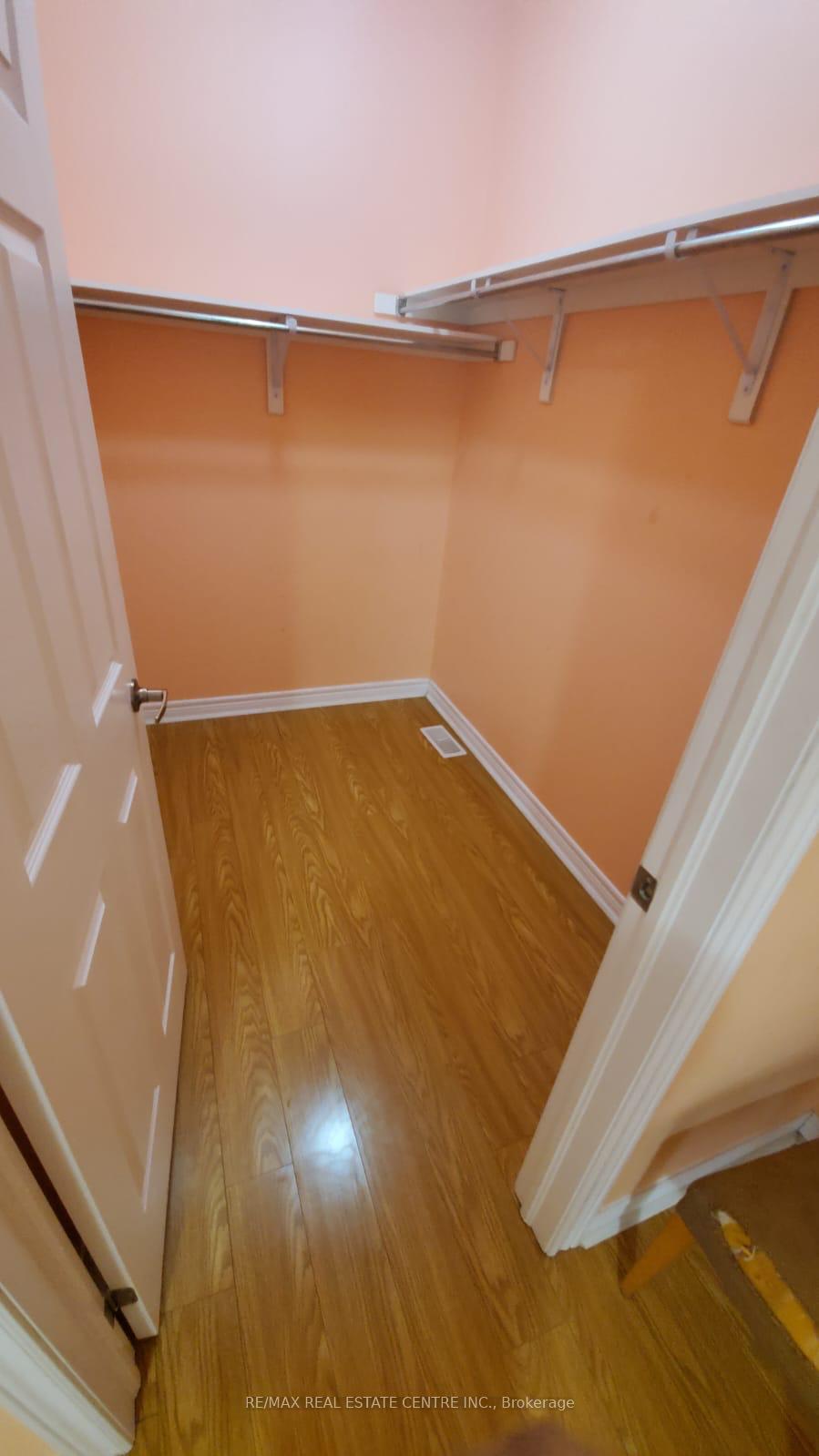 Photo 15 of 5 Vezna Crescent, Brampton, Credit Valley — HOMEH