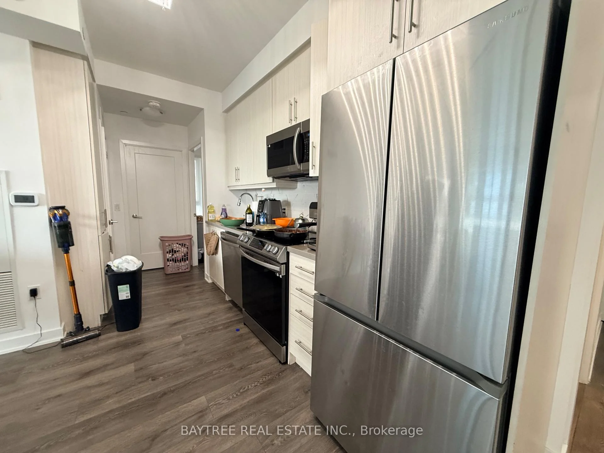 Photo 10 of Unit 1203, 105 Oneida Crescent, Richmond Hill, Langstaff — HOMEH