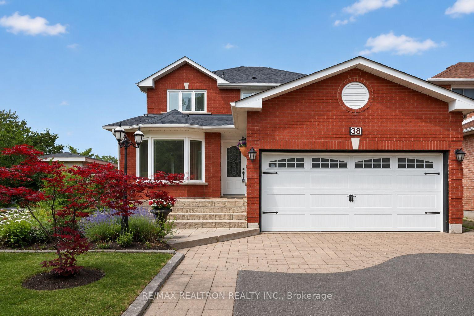 Photo 2 of 38 Zucchet Court, Vaughan, East Woodbridge — HOMEH