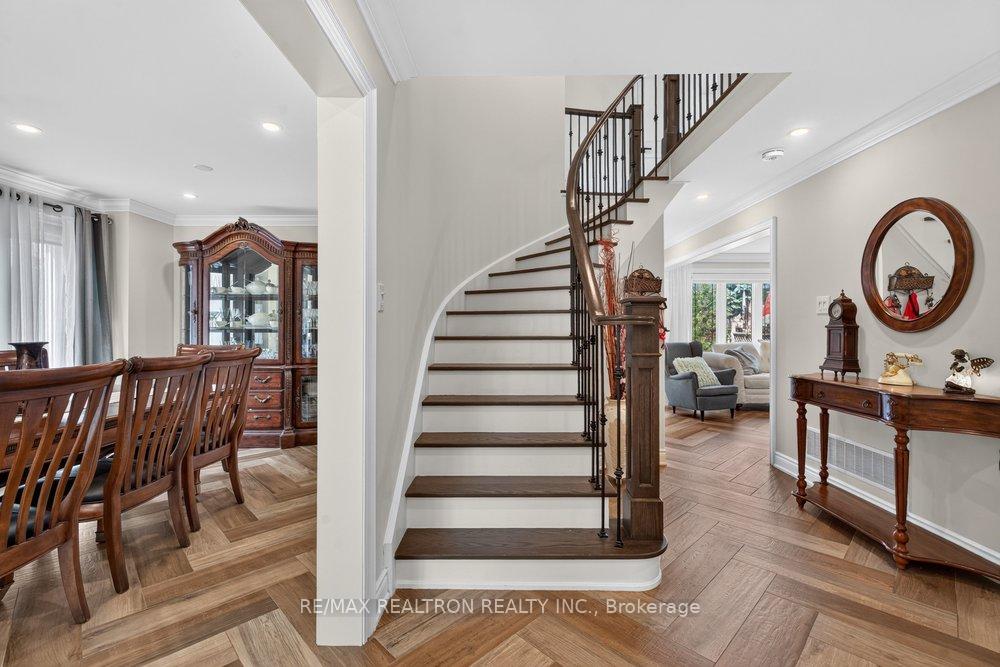 Photo 3 of 38 Zucchet Court, Vaughan, East Woodbridge — HOMEH