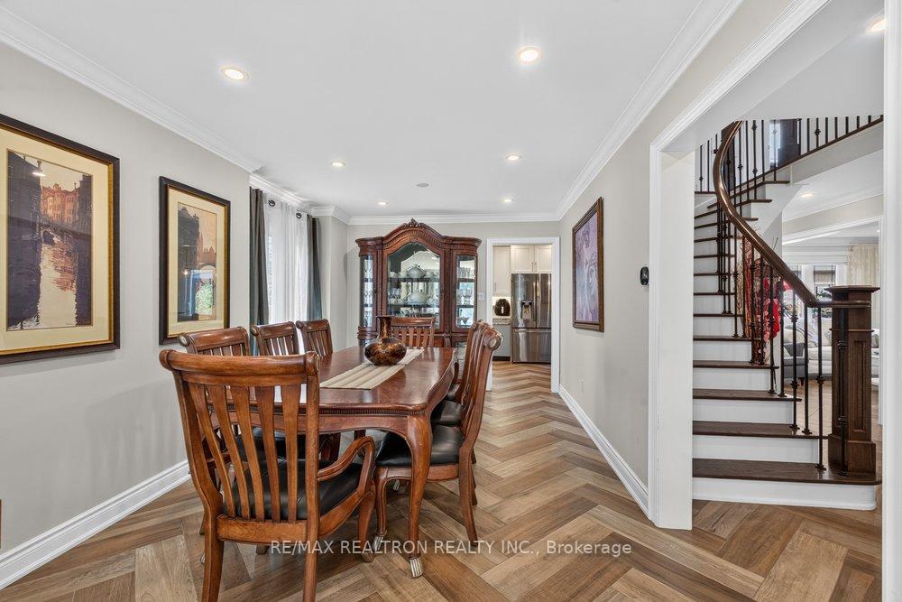 Photo 6 of 38 Zucchet Court, Vaughan, East Woodbridge — HOMEH