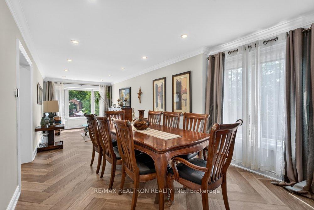 Photo 7 of 38 Zucchet Court, Vaughan, East Woodbridge — HOMEH