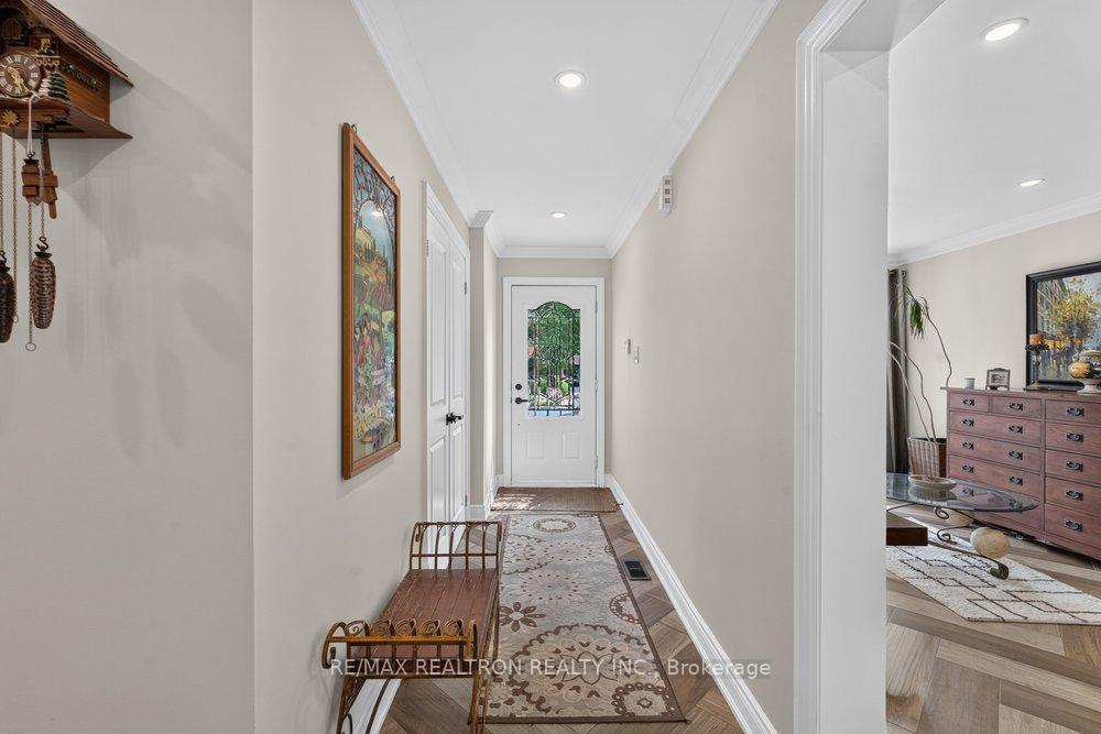 Photo 8 of 38 Zucchet Court, Vaughan, East Woodbridge — HOMEH