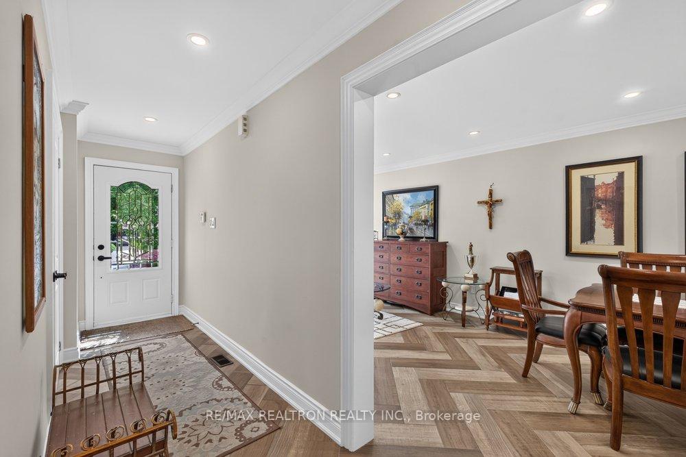 Photo 9 of 38 Zucchet Court, Vaughan, East Woodbridge — HOMEH