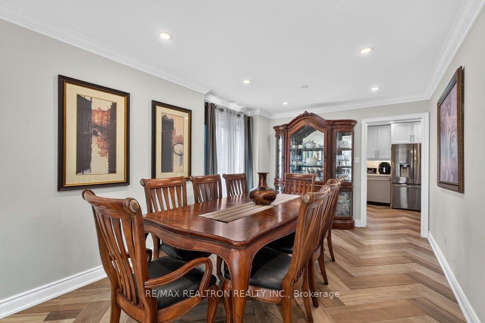 Photo 10 of 38 Zucchet Court, Vaughan, East Woodbridge — HOMEH