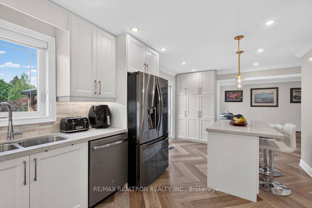 Photo 12 of 38 Zucchet Court, Vaughan, East Woodbridge — HOMEH