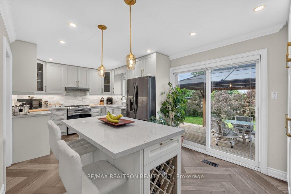 Photo 13 of 38 Zucchet Court, Vaughan, East Woodbridge — HOMEH