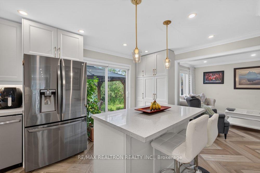 Photo 14 of 38 Zucchet Court, Vaughan, East Woodbridge — HOMEH