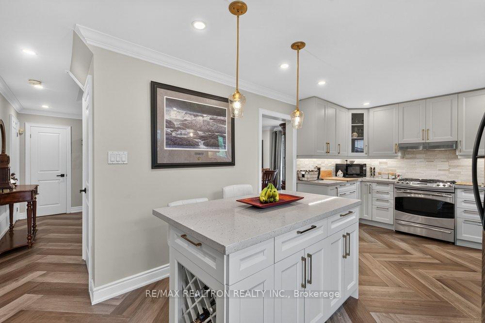 Photo 15 of 38 Zucchet Court, Vaughan, East Woodbridge — HOMEH