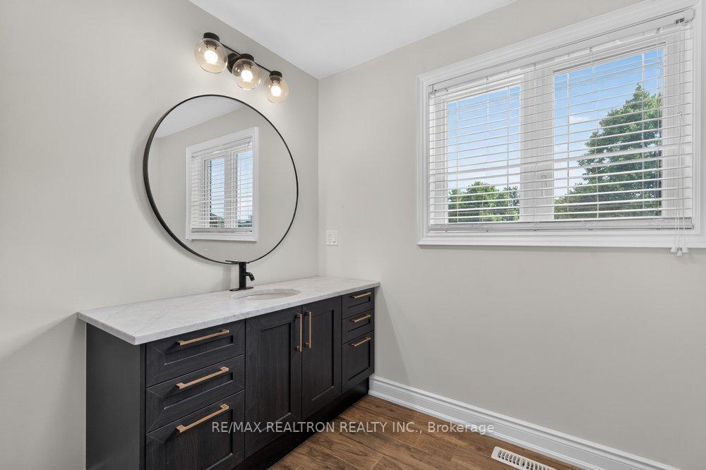 Photo 27 of 38 Zucchet Court, Vaughan, East Woodbridge — HOMEH