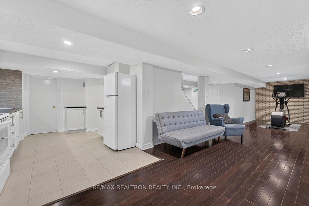 Photo 35 of 38 Zucchet Court, Vaughan, East Woodbridge — HOMEH