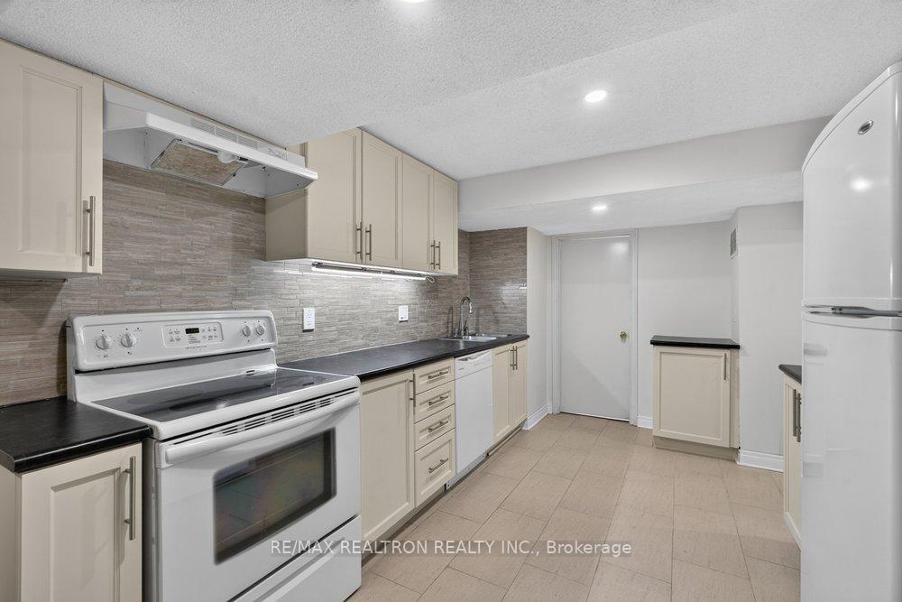 Photo 37 of 38 Zucchet Court, Vaughan, East Woodbridge — HOMEH