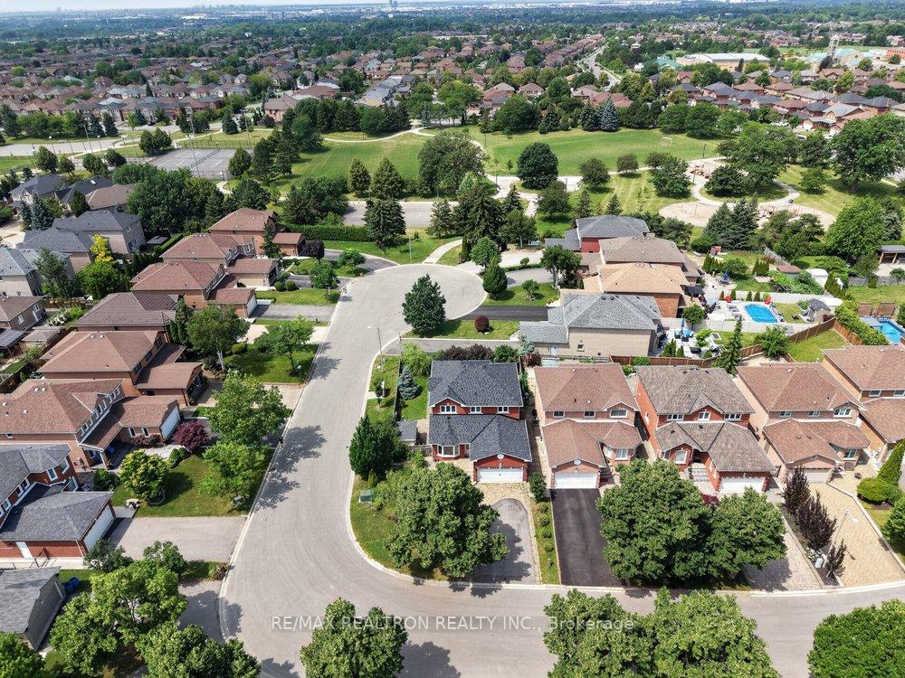 Photo 47 of 38 Zucchet Court, Vaughan, East Woodbridge — HOMEH