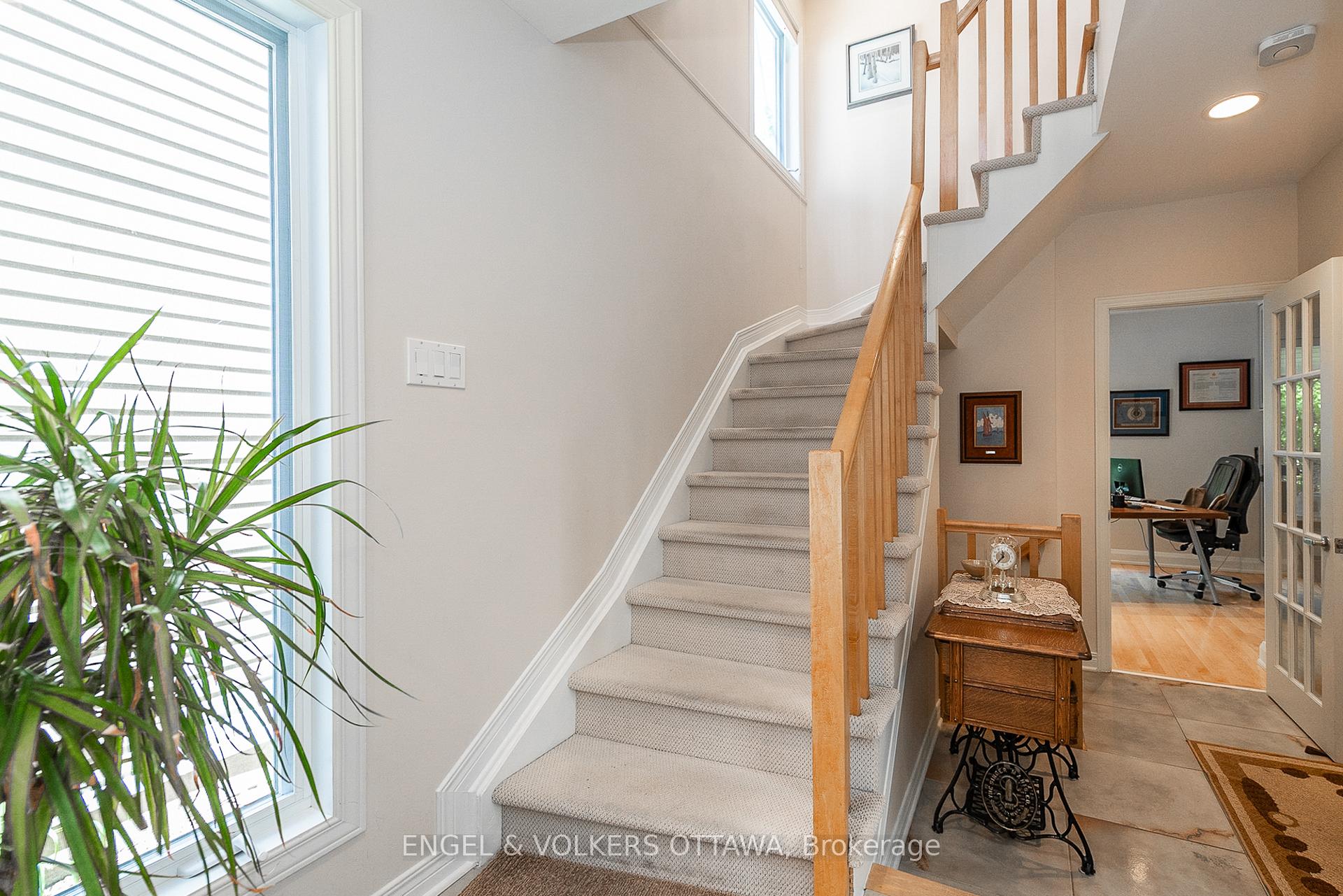 Photo 5 of 210 West Village Private, Ottawa, Westboro South — HOMEH