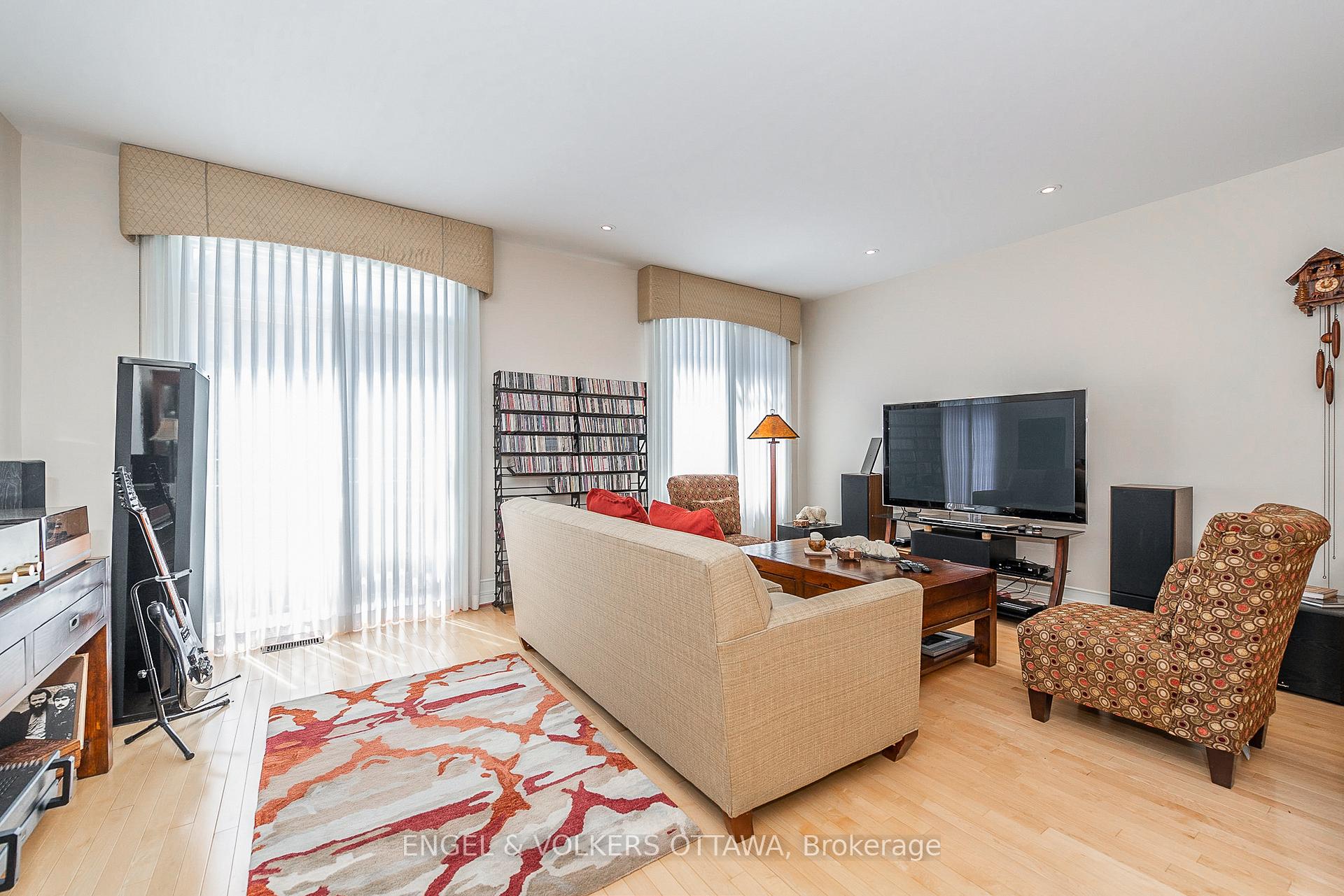 Photo 10 of 210 West Village Private, Ottawa, Westboro South — HOMEH