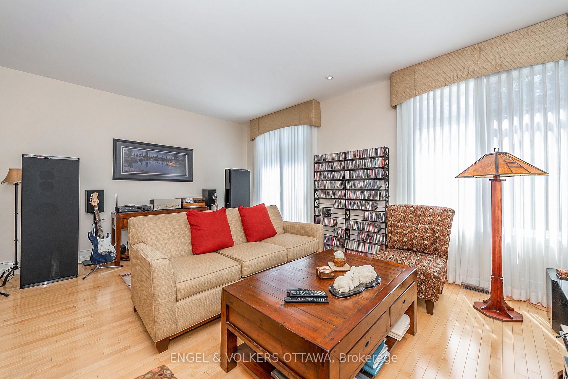 Photo 11 of 210 West Village Private, Ottawa, Westboro South — HOMEH