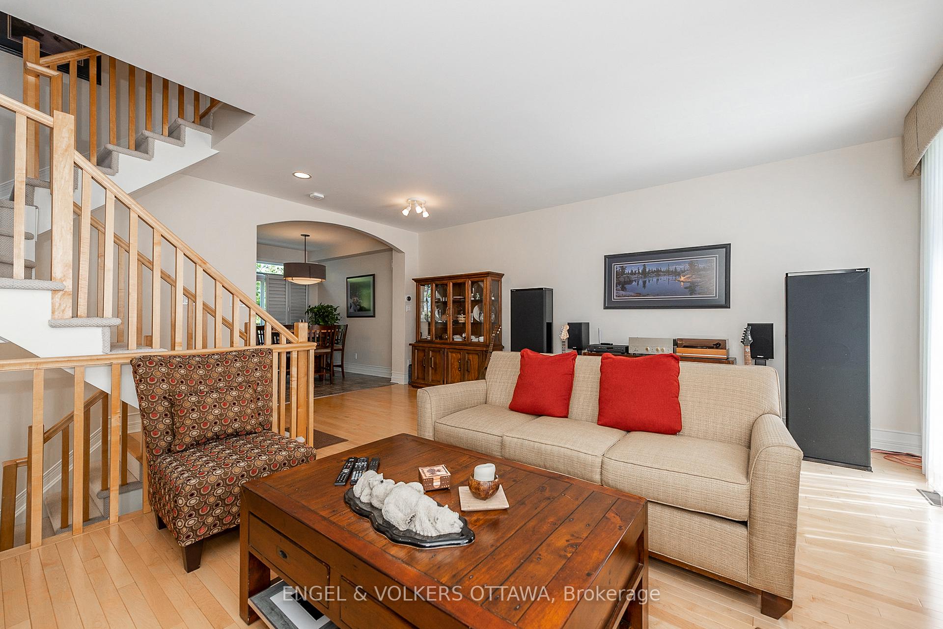 Photo 12 of 210 West Village Private, Ottawa, Westboro South — HOMEH
