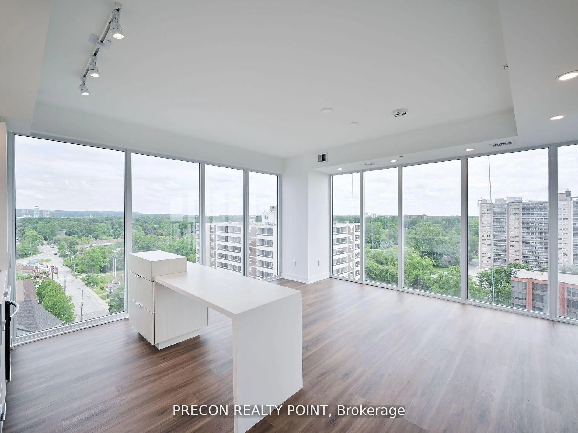 Photo 4 of Unit 902, 370 Martha Street E, Burlington, Brant — HOMEH