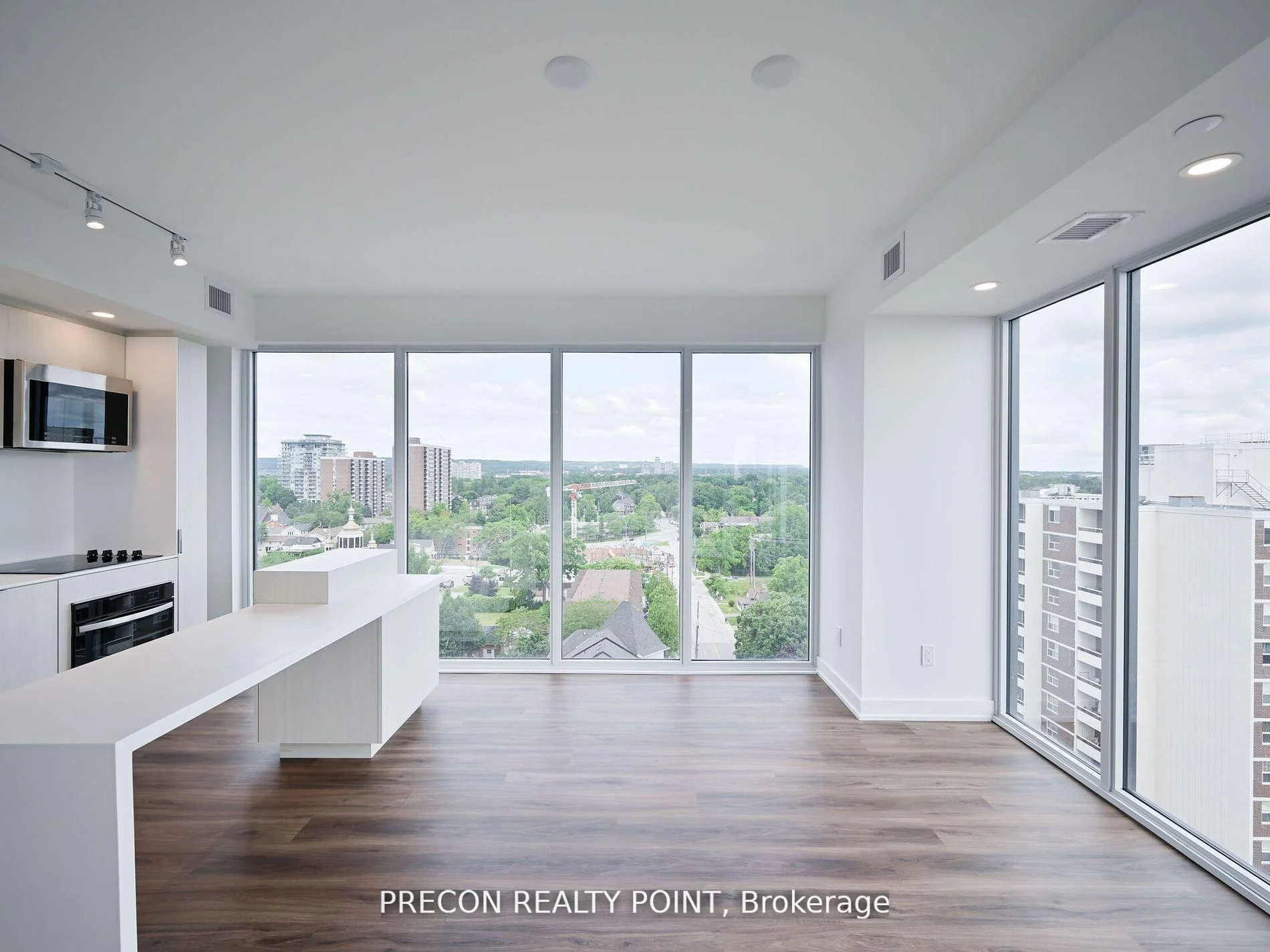 Photo 6 of Unit 902, 370 Martha Street E, Burlington, Brant — HOMEH