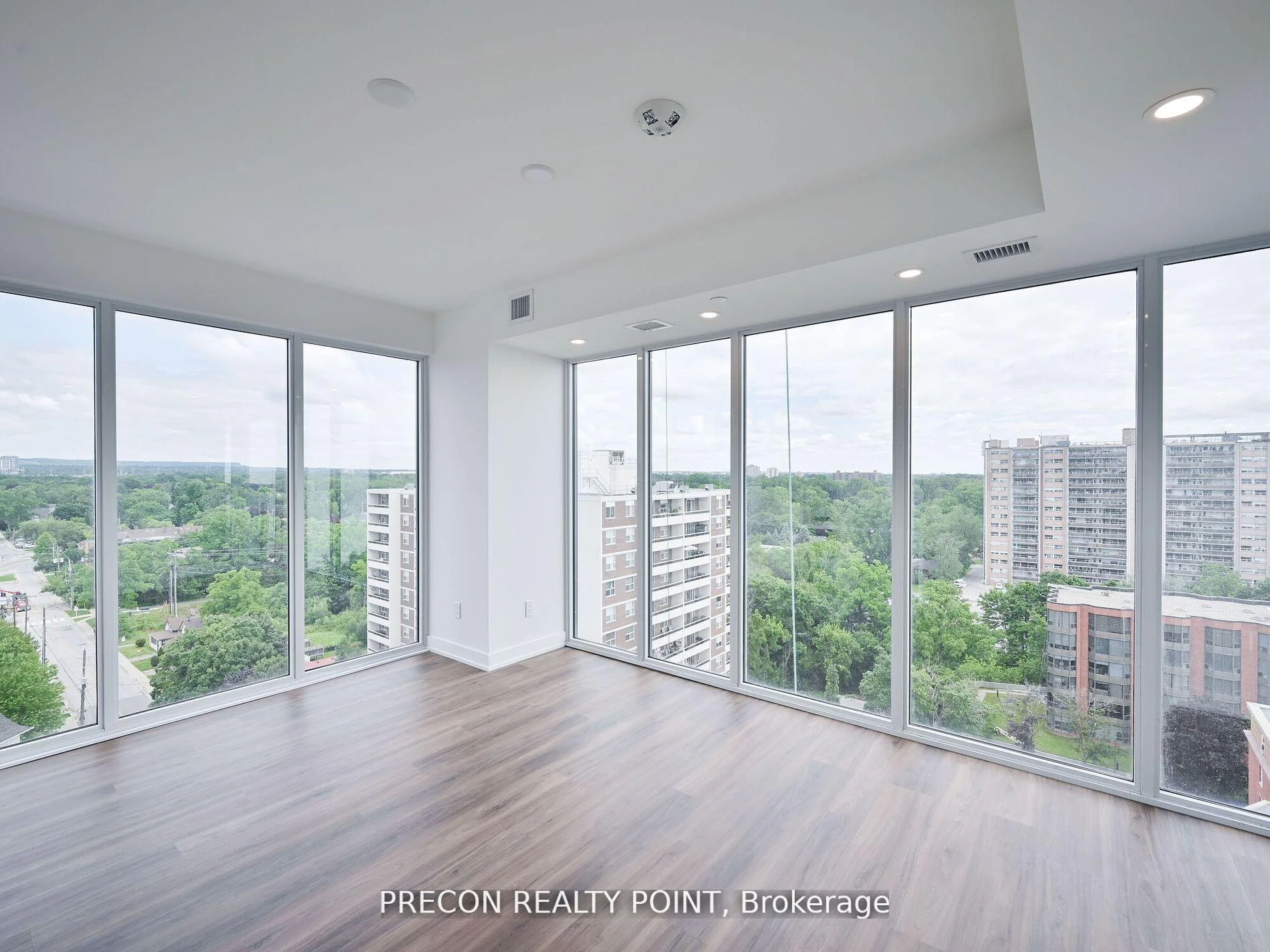 Photo 9 of Unit 902, 370 Martha Street E, Burlington, Brant — HOMEH