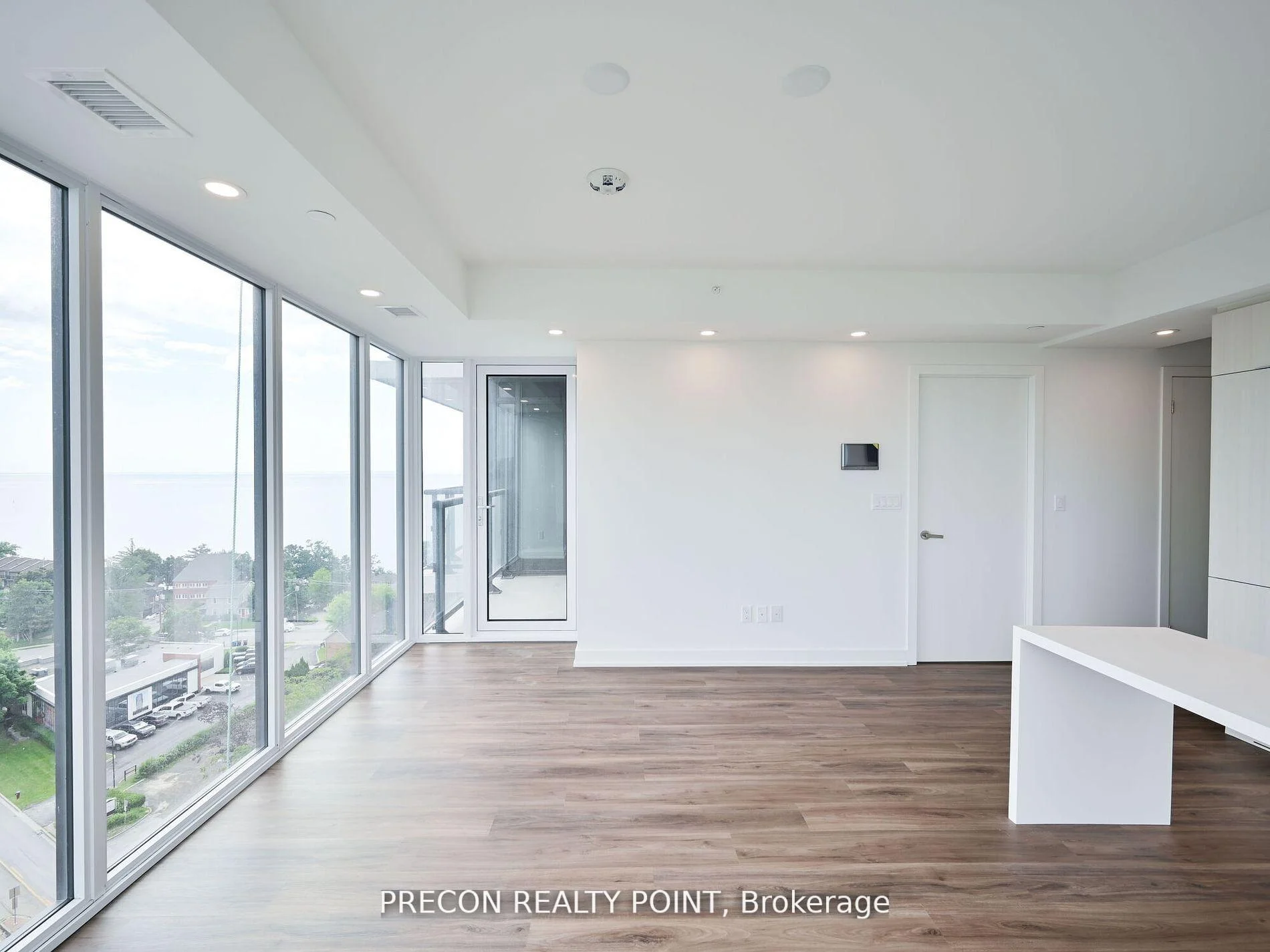 Photo 12 of Unit 902, 370 Martha Street E, Burlington, Brant — HOMEH