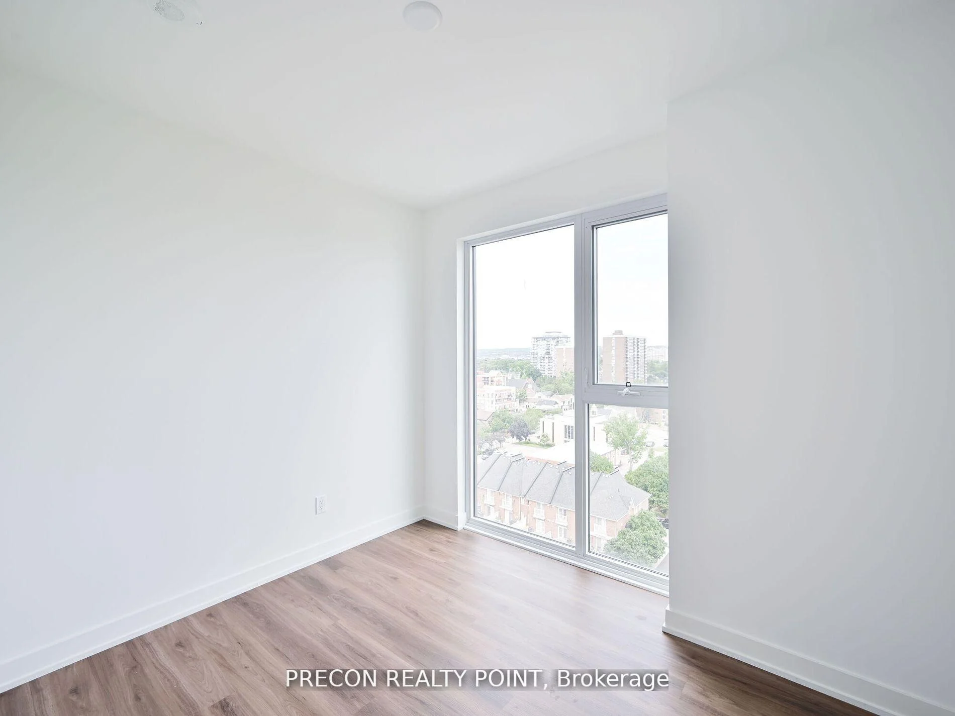 Photo 13 of Unit 902, 370 Martha Street E, Burlington, Brant — HOMEH