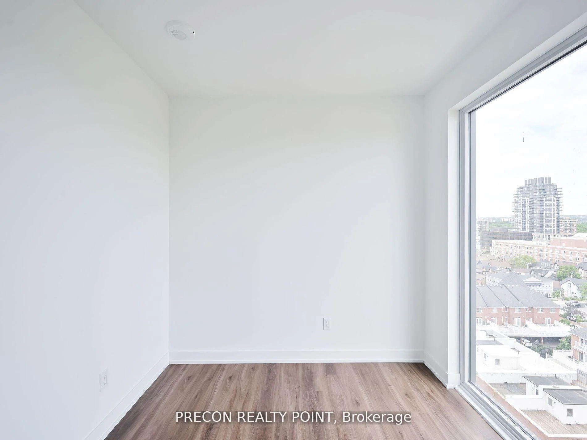 Photo 14 of Unit 902, 370 Martha Street E, Burlington, Brant — HOMEH