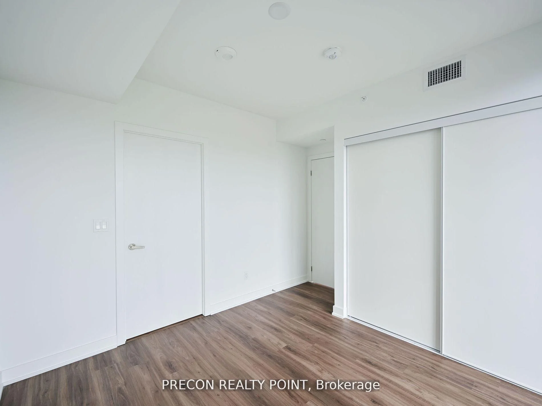 Photo 15 of Unit 902, 370 Martha Street E, Burlington, Brant — HOMEH