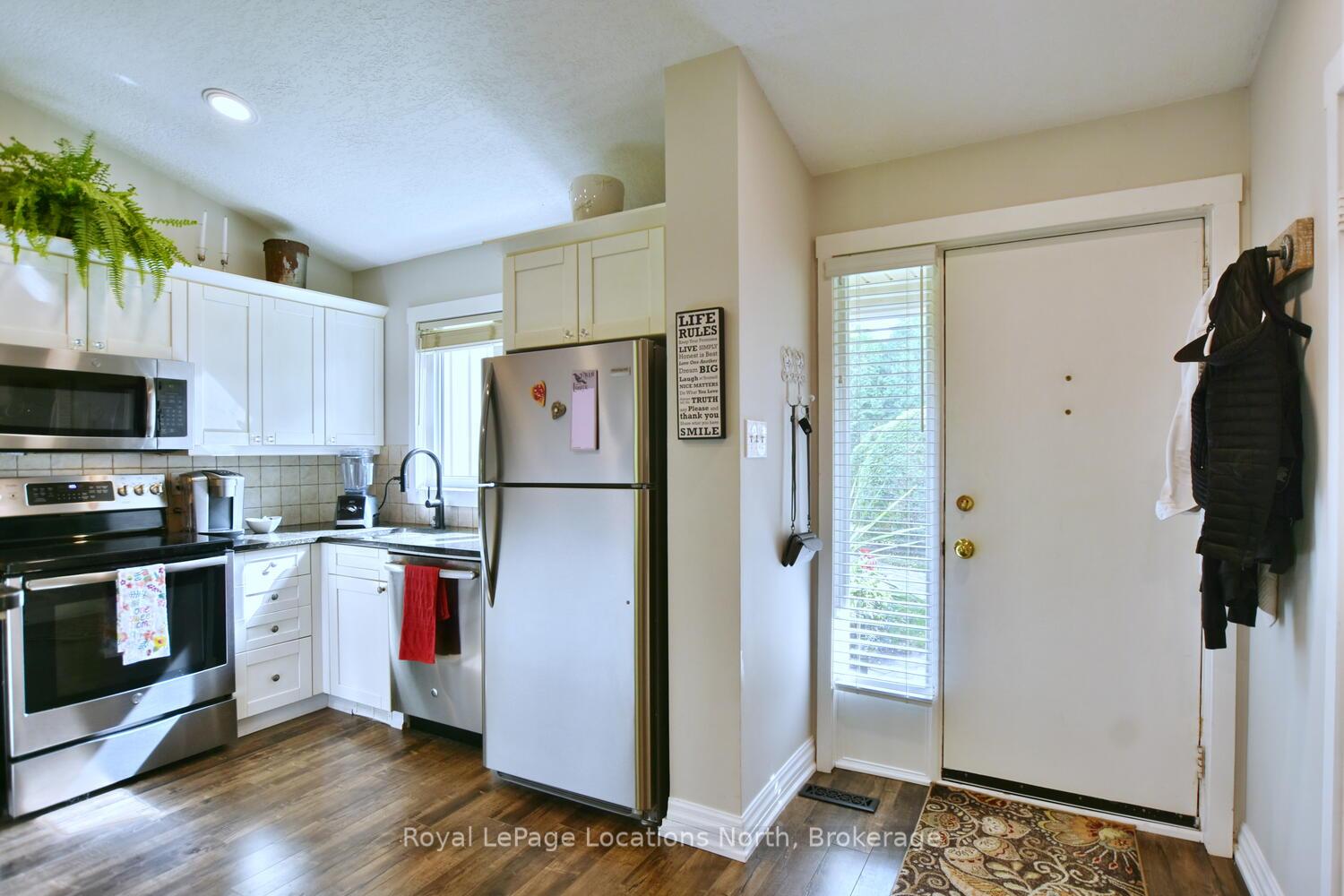 Photo 11 of 590 Oxbow Crescent, Collingwood — HOMEH