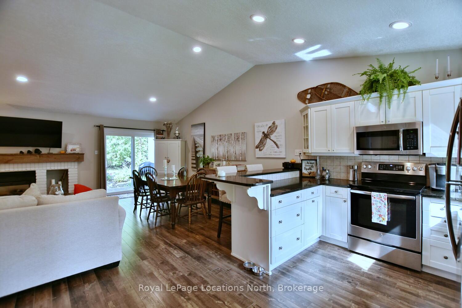 Photo 12 of 590 Oxbow Crescent, Collingwood — HOMEH