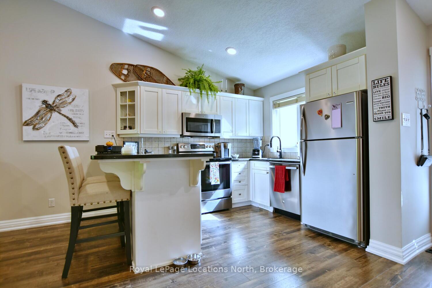 Photo 14 of 590 Oxbow Crescent, Collingwood — HOMEH