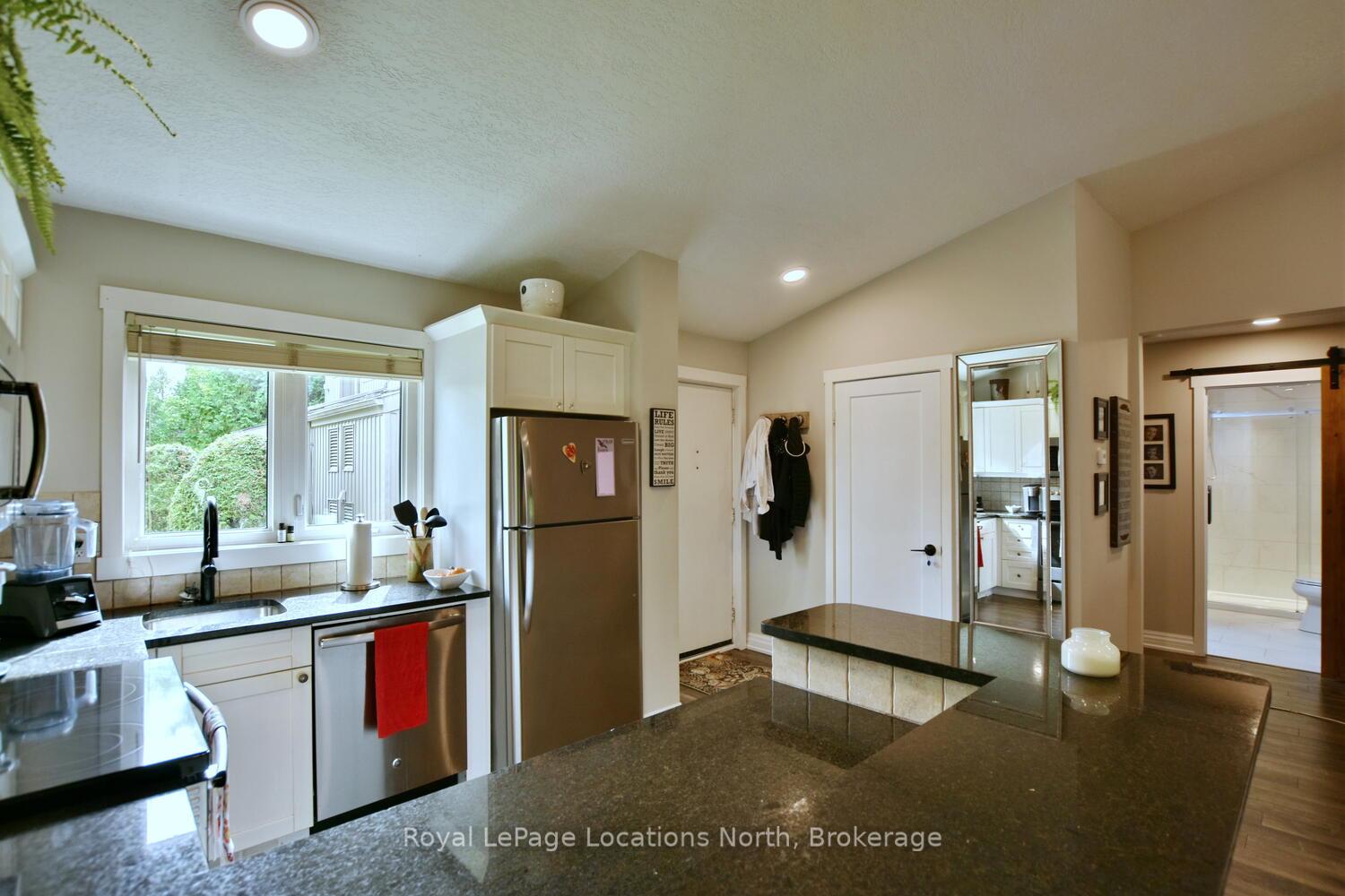 Photo 16 of 590 Oxbow Crescent, Collingwood — HOMEH