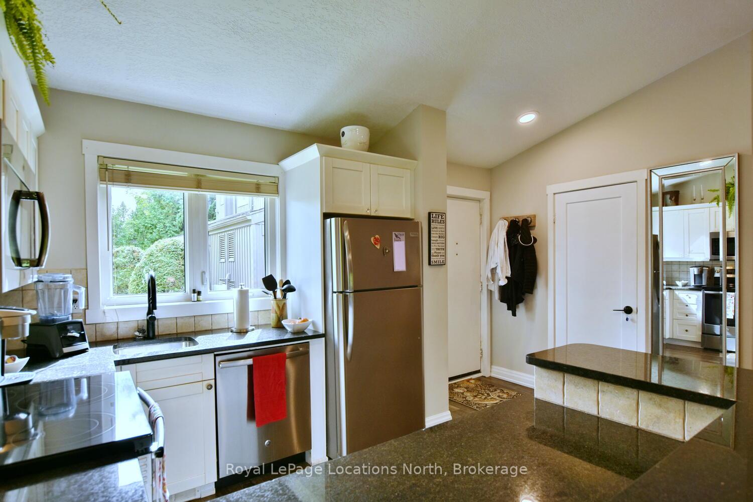 Photo 17 of 590 Oxbow Crescent, Collingwood — HOMEH