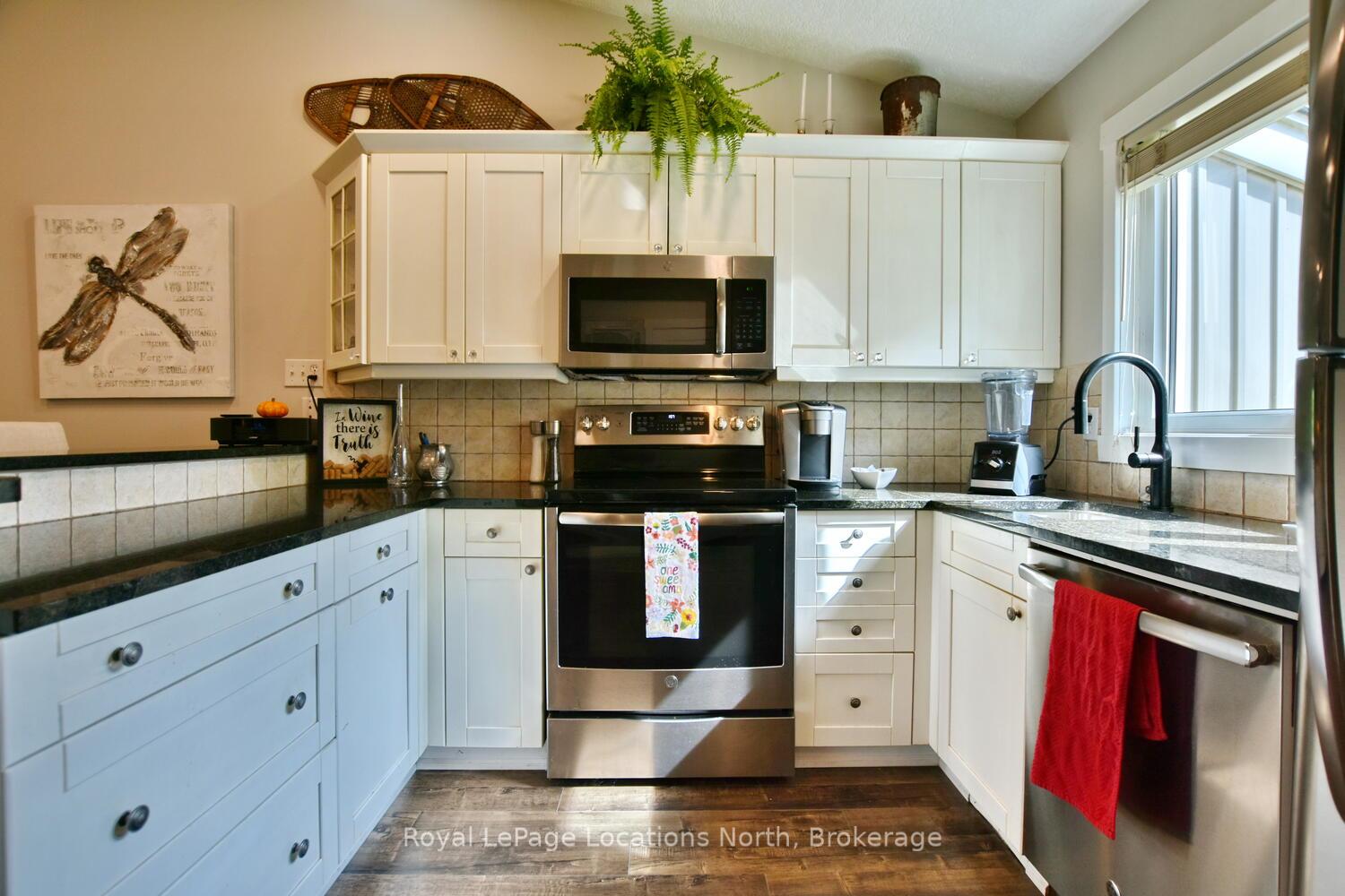 Photo 18 of 590 Oxbow Crescent, Collingwood — HOMEH