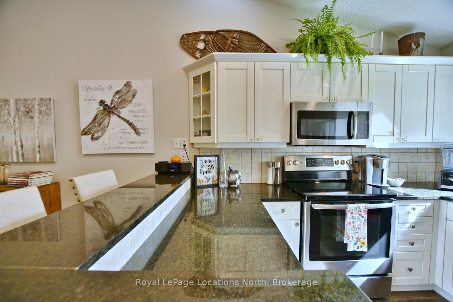 Photo 19 of 590 Oxbow Crescent, Collingwood — HOMEH