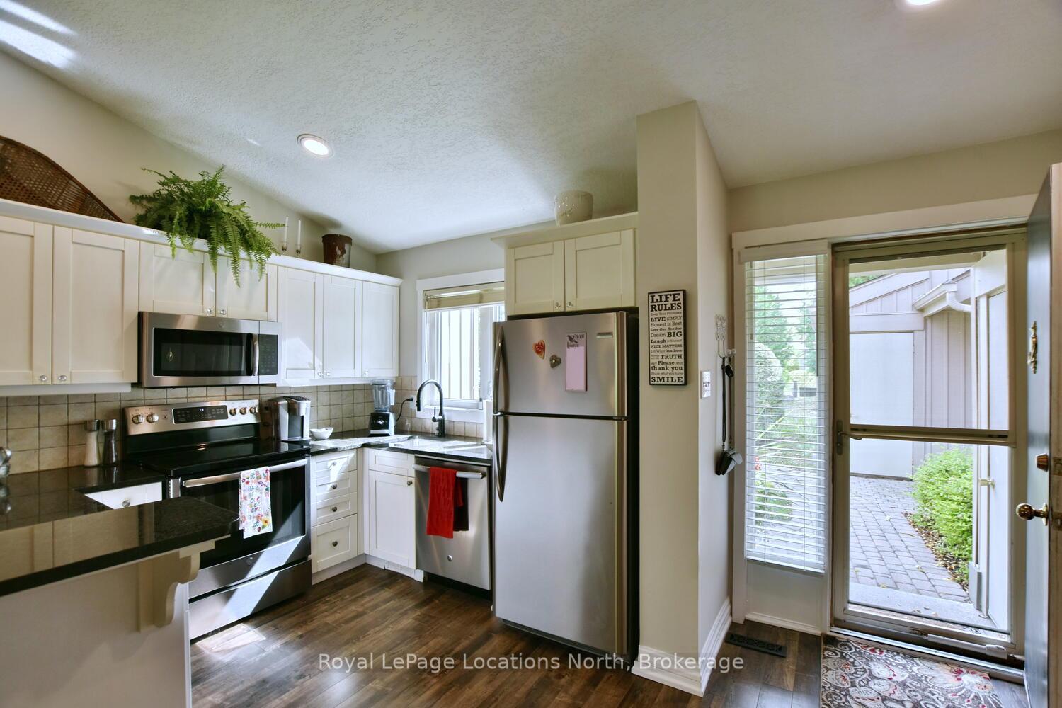 Photo 20 of 590 Oxbow Crescent, Collingwood — HOMEH