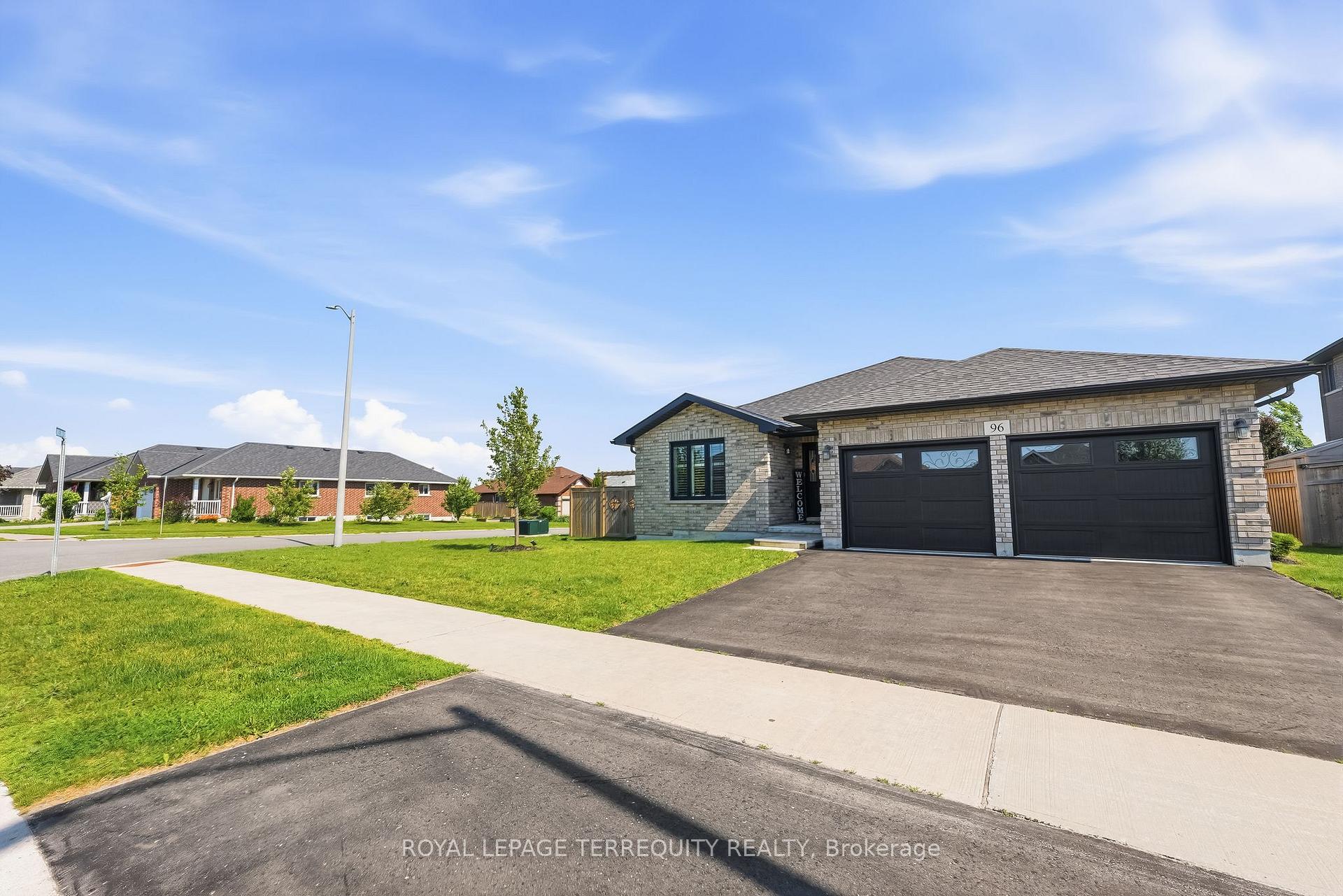 Photo 3 of 96 Darrell Drain Crescent, Asphodel-Norwood, Norwood — HOMEH