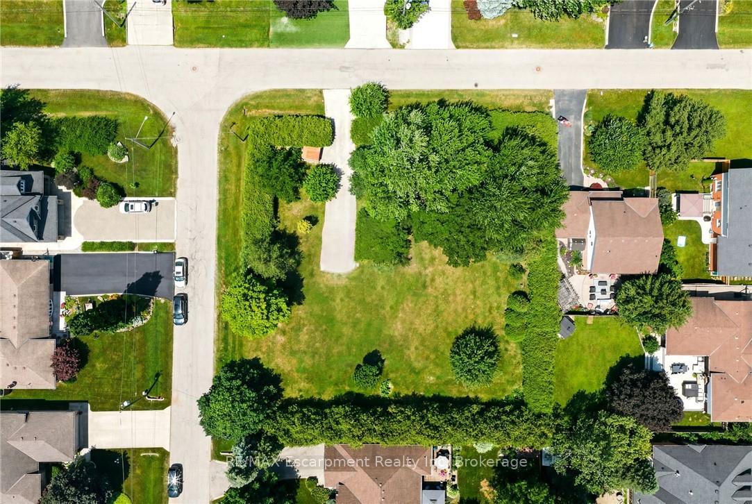 Photo 7 of 1B Westview Crescent, Hamilton, Waterdown — HOMEH