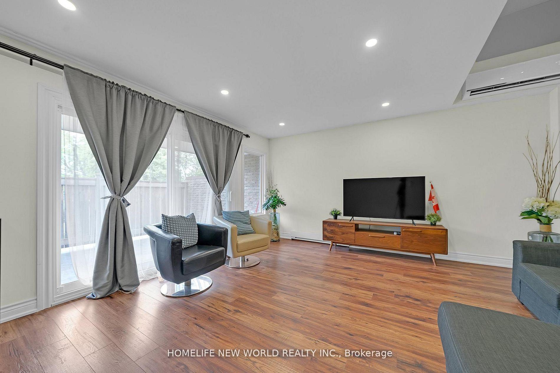 Photo 1 of 38 Springfair Avenue, Aurora, Aurora Village — HOMEH