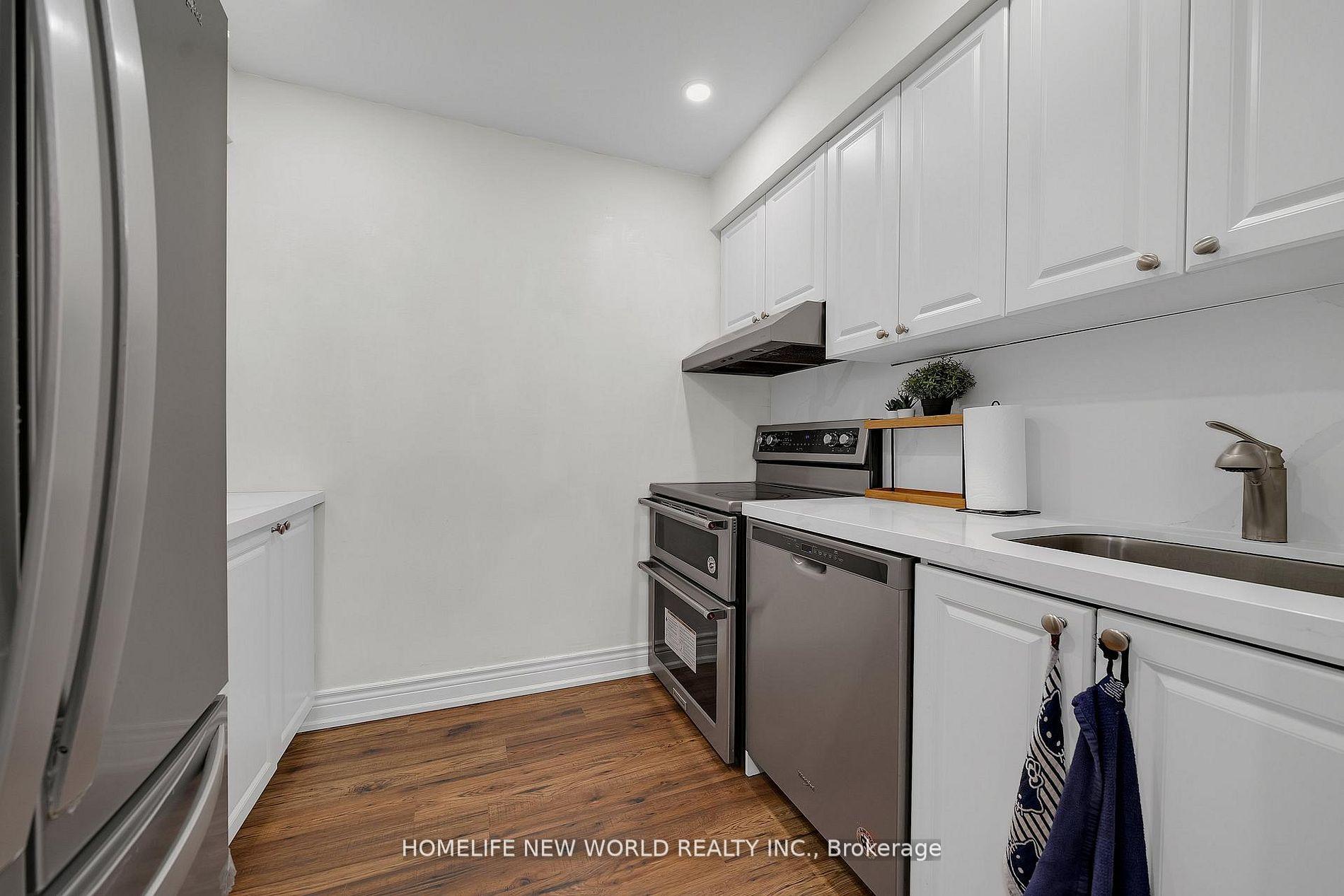 Photo 4 of 38 Springfair Avenue, Aurora, Aurora Village — HOMEH