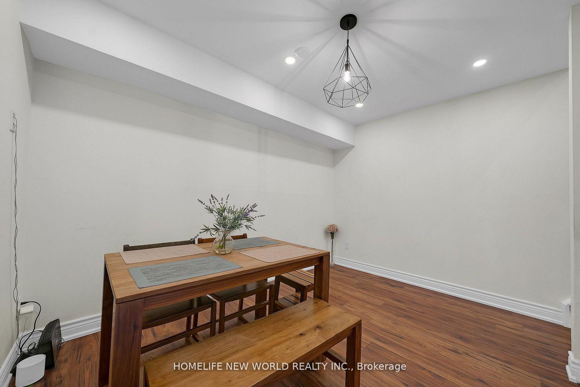 Photo 6 of 38 Springfair Avenue, Aurora, Aurora Village — HOMEH