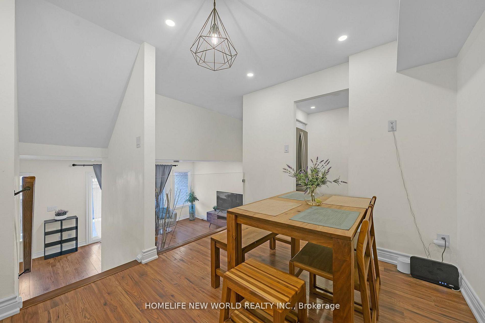 Photo 7 of 38 Springfair Avenue, Aurora, Aurora Village — HOMEH