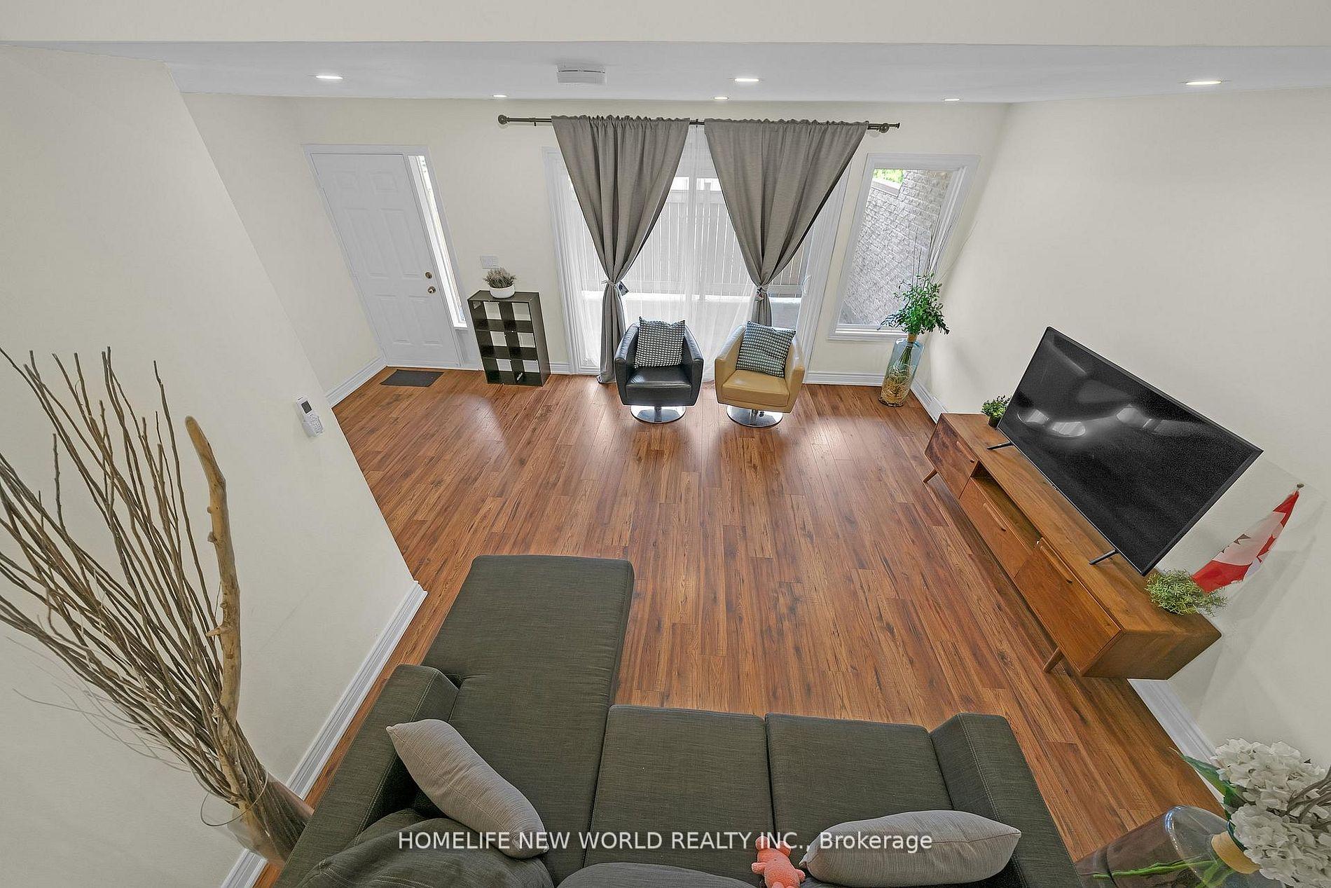Photo 8 of 38 Springfair Avenue, Aurora, Aurora Village — HOMEH
