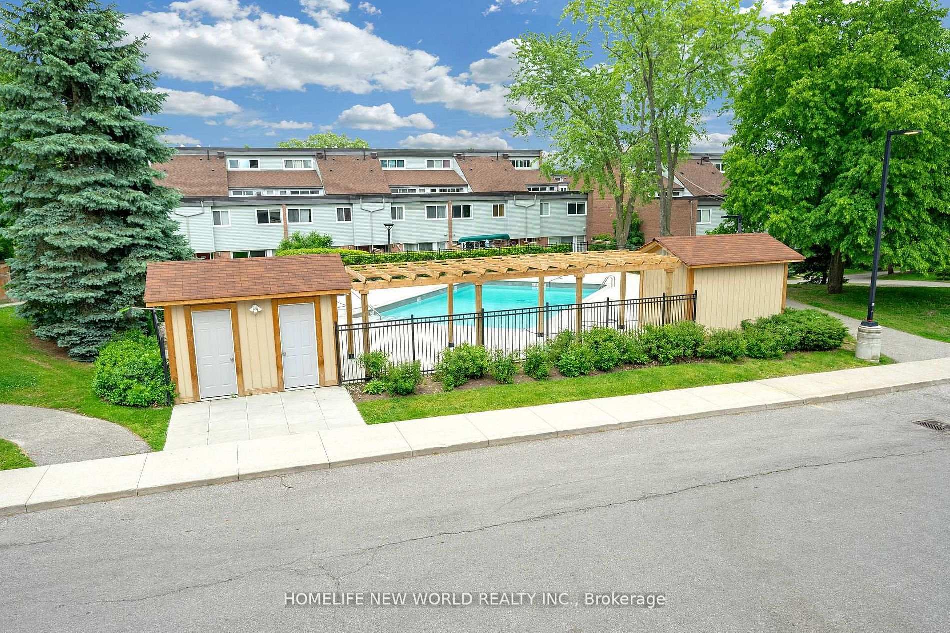 Photo 10 of 38 Springfair Avenue, Aurora, Aurora Village — HOMEH