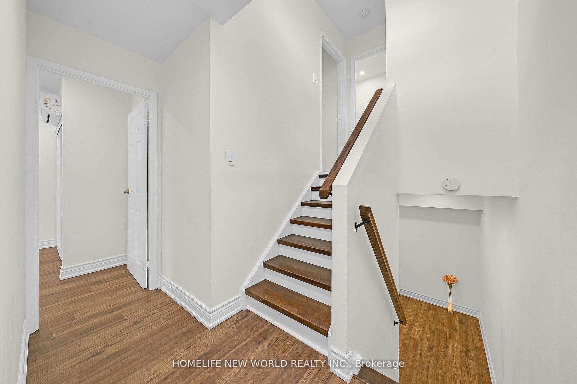 Photo 11 of 38 Springfair Avenue, Aurora, Aurora Village — HOMEH