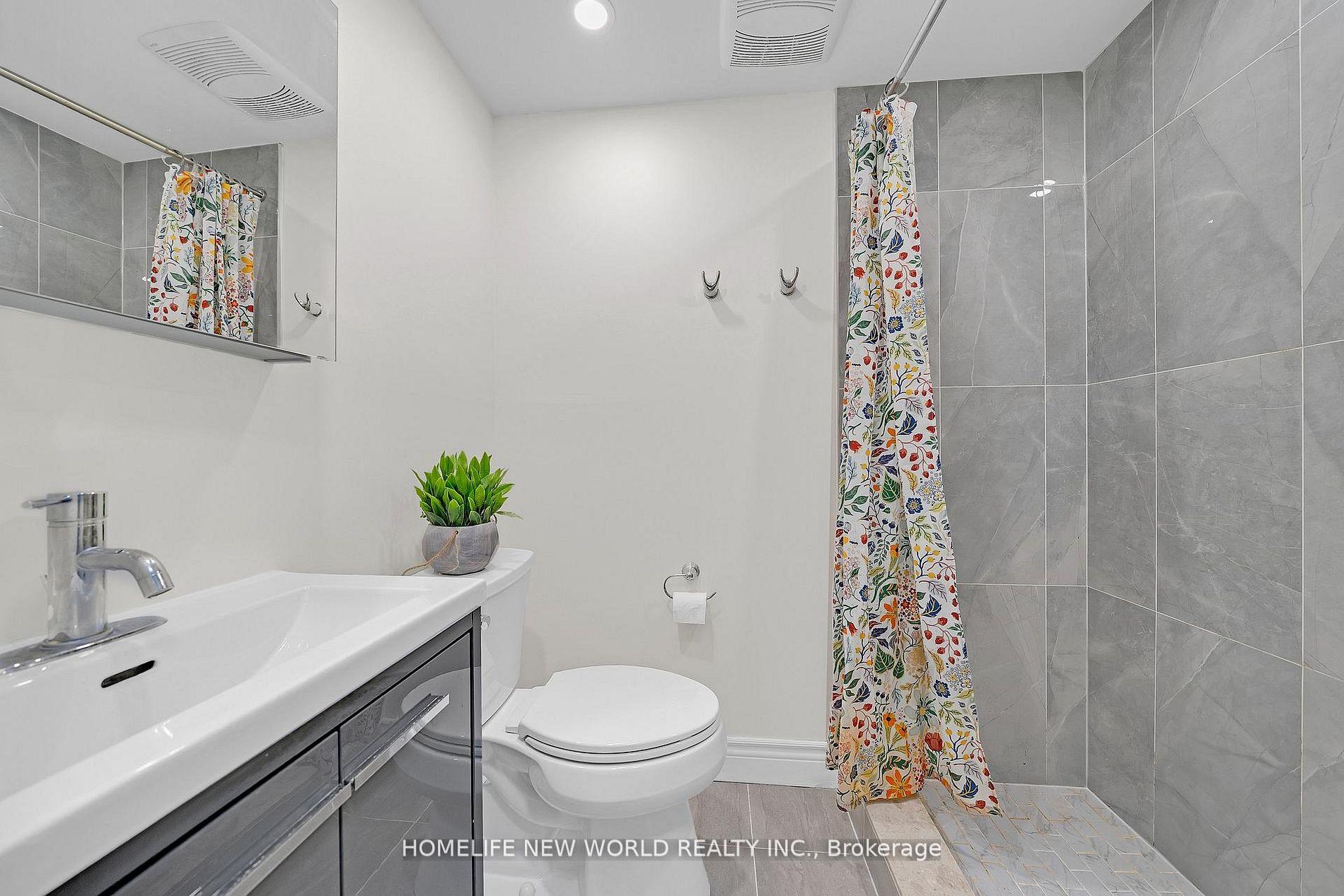 Photo 19 of 38 Springfair Avenue, Aurora, Aurora Village — HOMEH