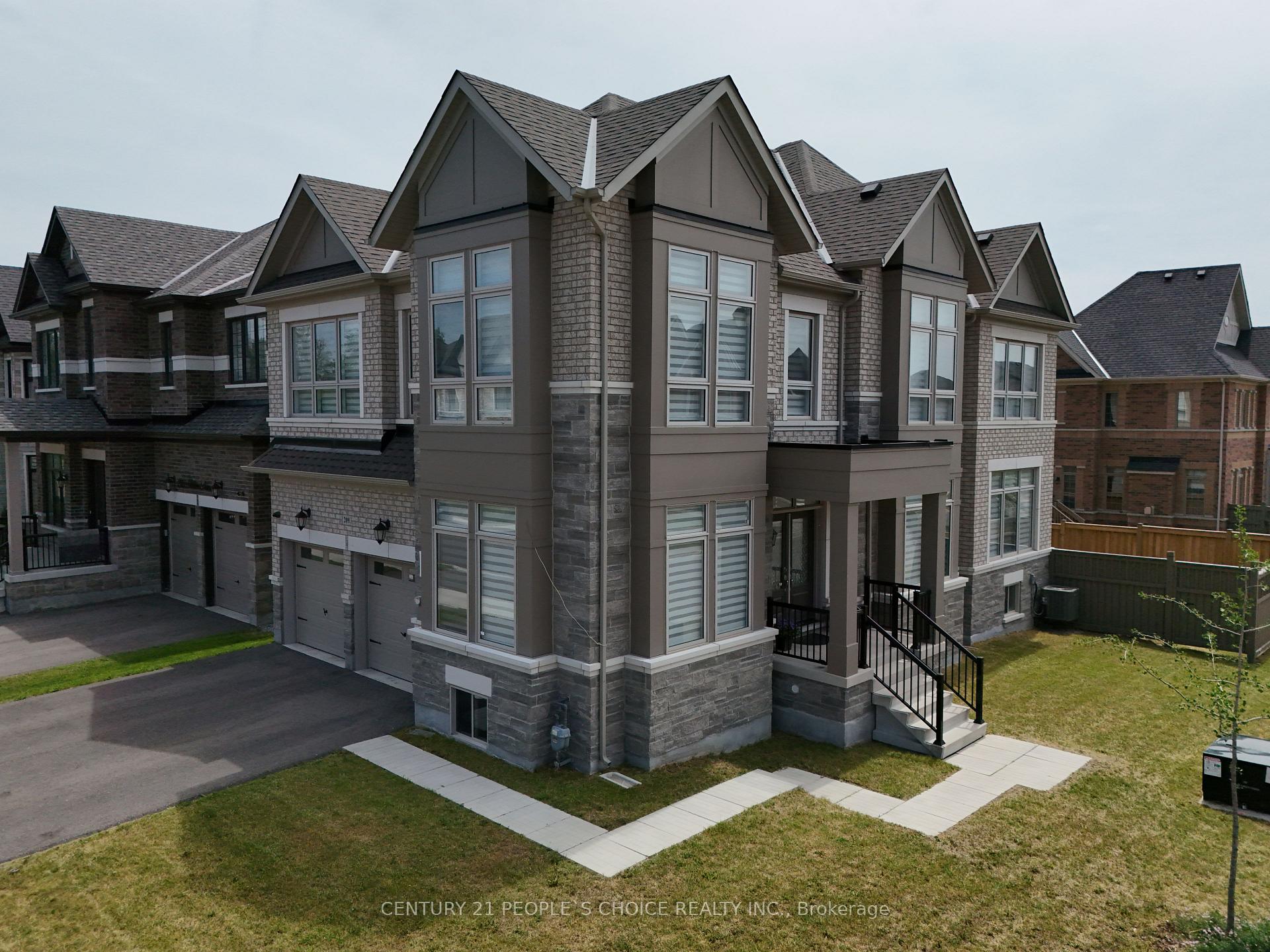 Photo 3 of 209 Stilton Avenue, Vaughan, Kleinburg — HOMEH